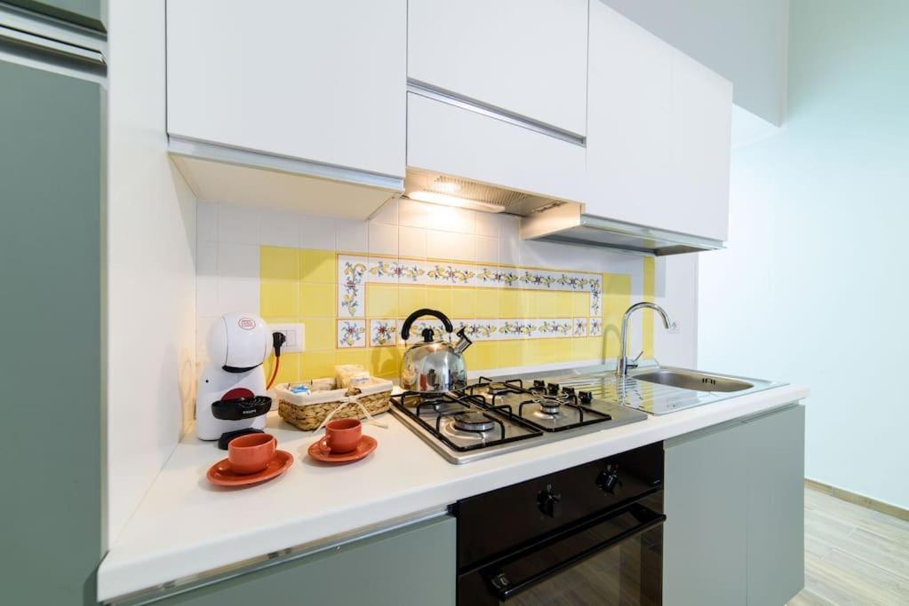 Ferienwohnung Stazione Treni - Wi-Fi & Netflix Cozy Space Salerno Exterior foto