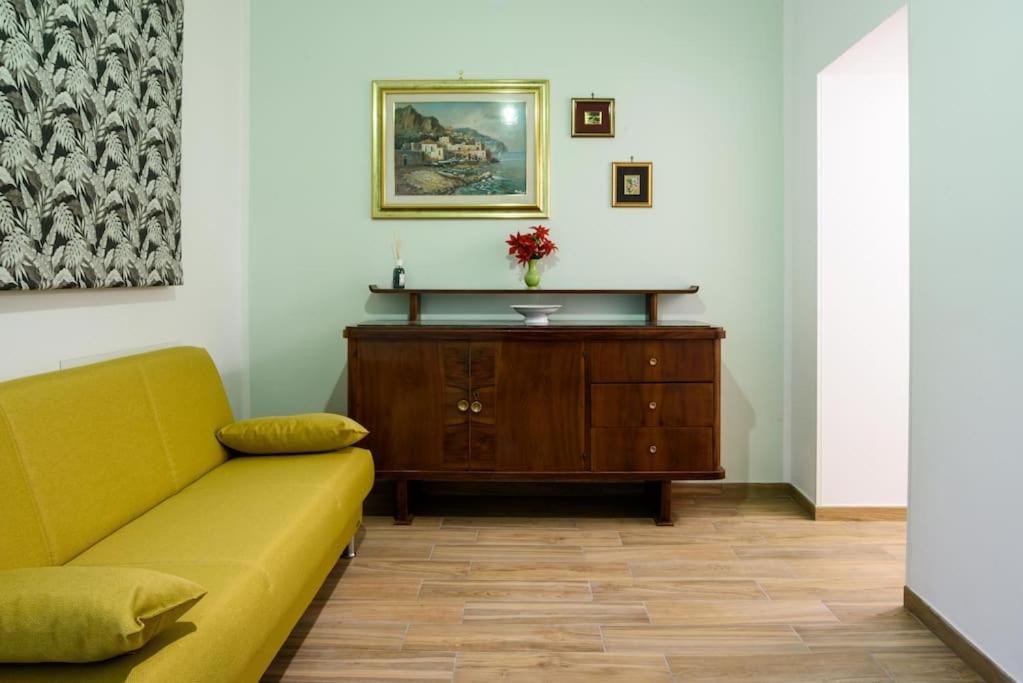 Ferienwohnung Stazione Treni - Wi-Fi & Netflix Cozy Space Salerno Exterior foto
