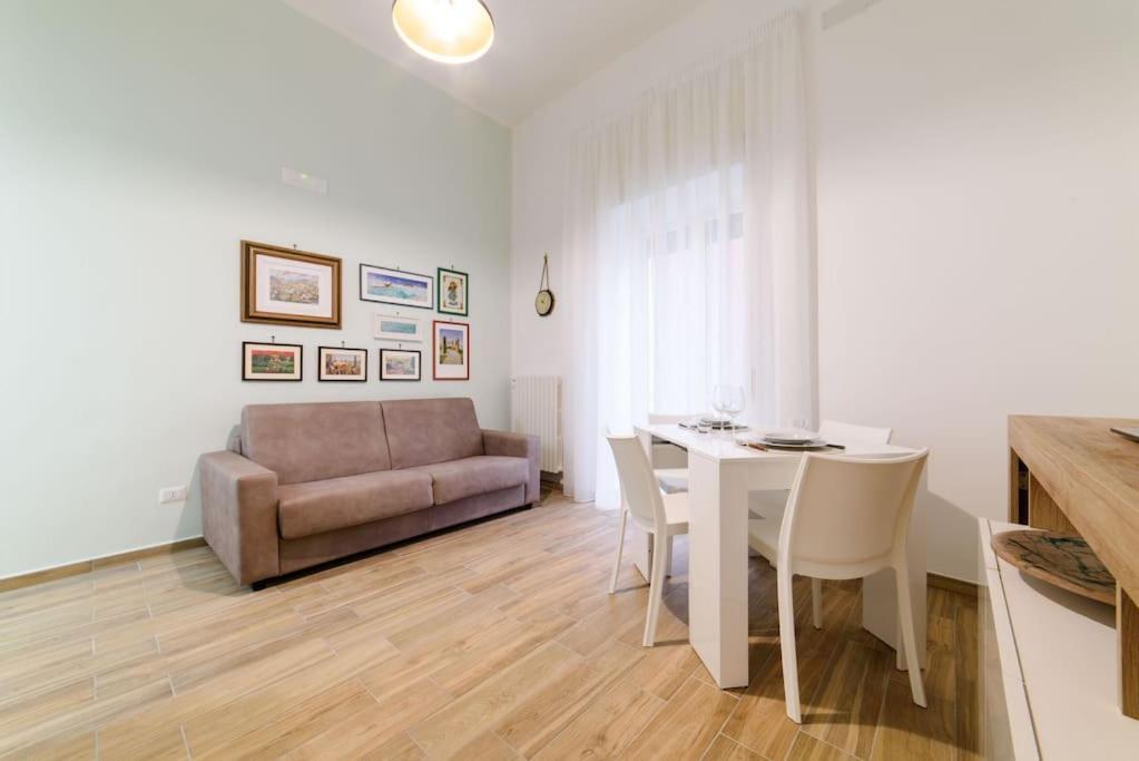 Ferienwohnung Stazione Treni - Wi-Fi & Netflix Cozy Space Salerno Exterior foto