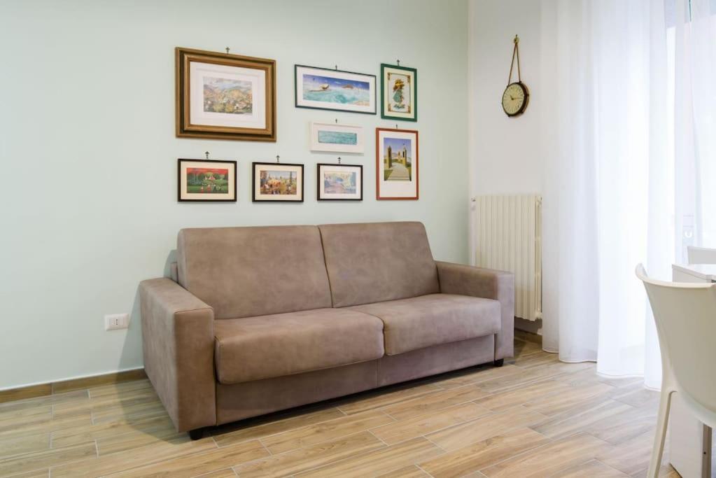 Ferienwohnung Stazione Treni - Wi-Fi & Netflix Cozy Space Salerno Exterior foto