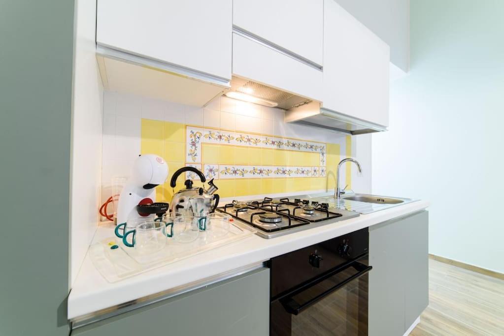 Ferienwohnung Stazione Treni - Wi-Fi & Netflix Cozy Space Salerno Exterior foto