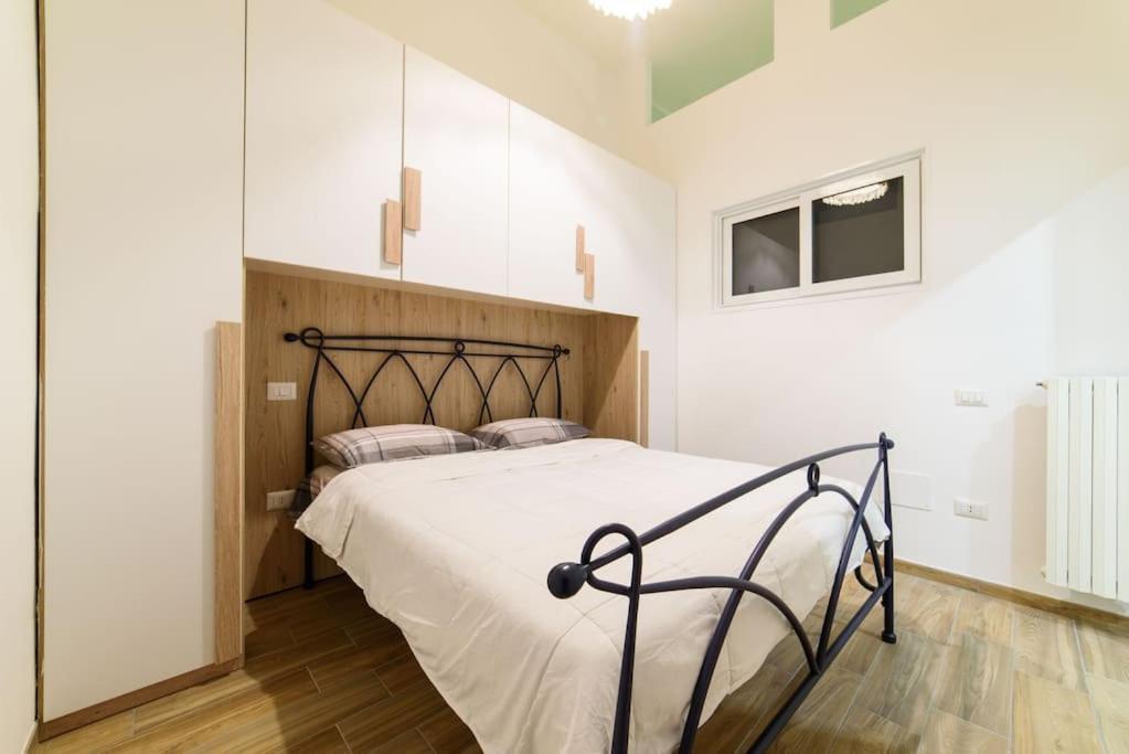 Ferienwohnung Stazione Treni - Wi-Fi & Netflix Cozy Space Salerno Exterior foto
